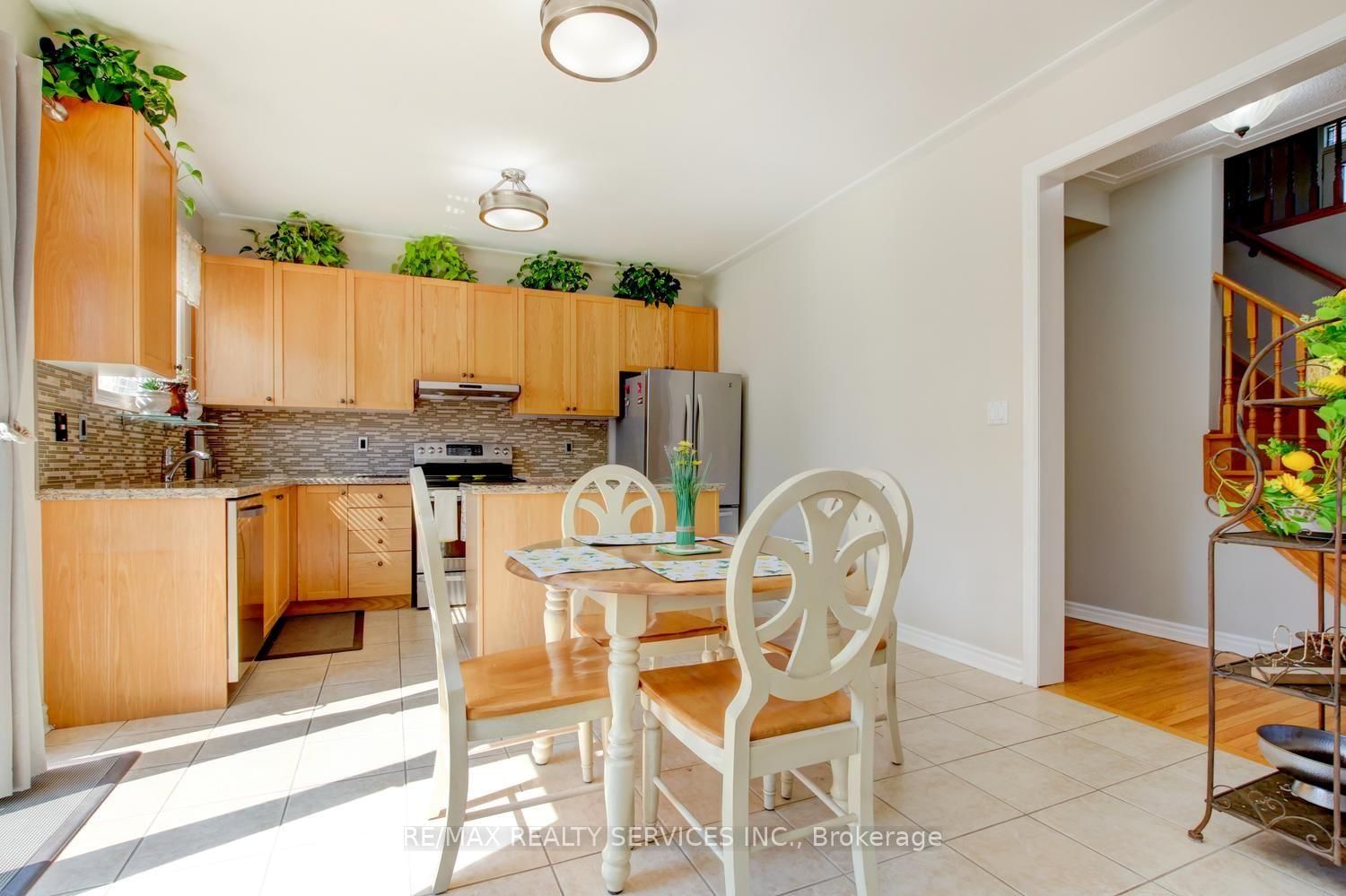 35 Hardgate Crescent • Brampton, ON photo 9