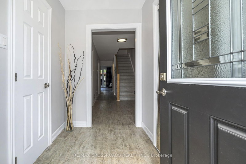 655 Dodsworth Crescent