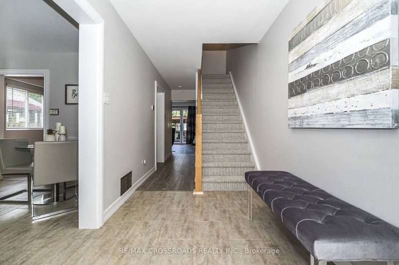 655 Dodsworth Crescent
