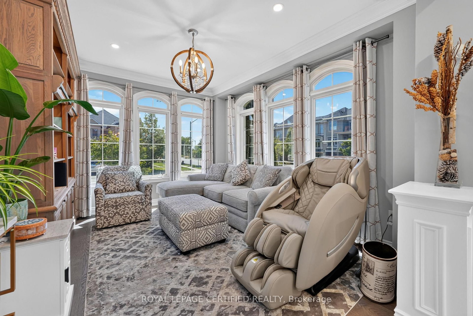 2561 Grand Oak Trail • Oakville, ON photo 11