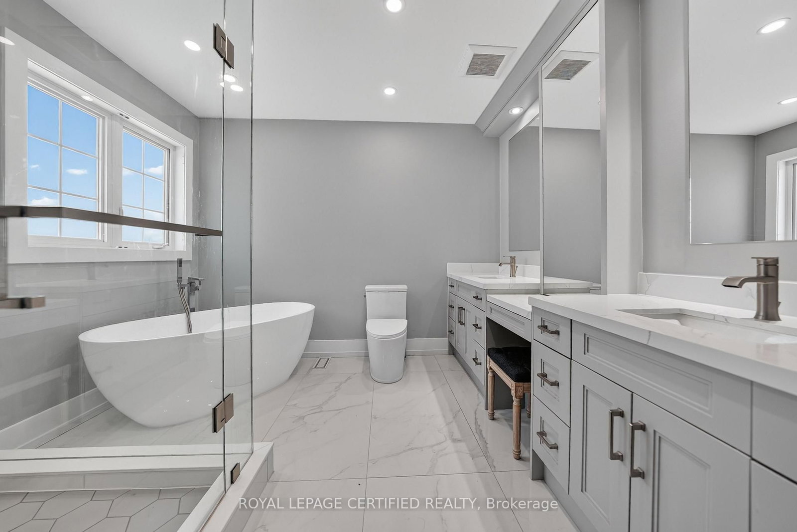 2561 Grand Oak Trail • Oakville, ON photo 36