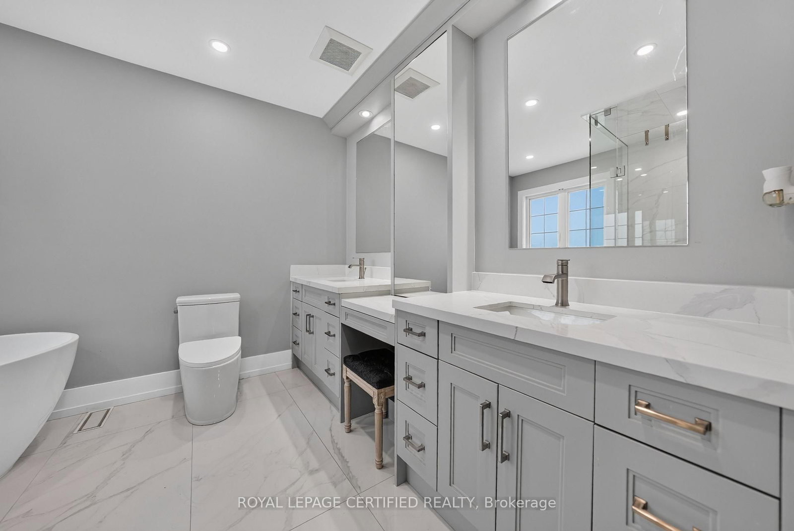 2561 Grand Oak Trail • Oakville, ON photo 38