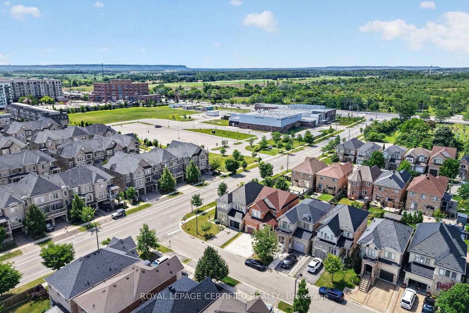 2561 Grand Oak Trail • Oakville, ON photo 4