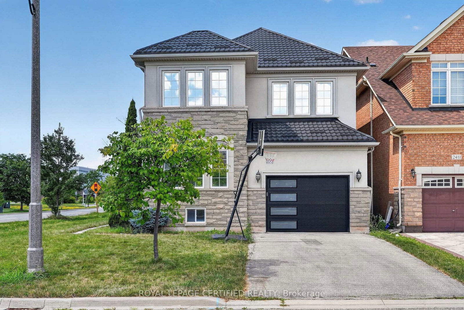 2561 Grand Oak Trail • Oakville, ON photo 6