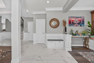 2561 Grand Oak Trail • Oakville, ON photo 9