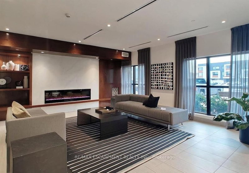 425 - 102 Grovewood Common