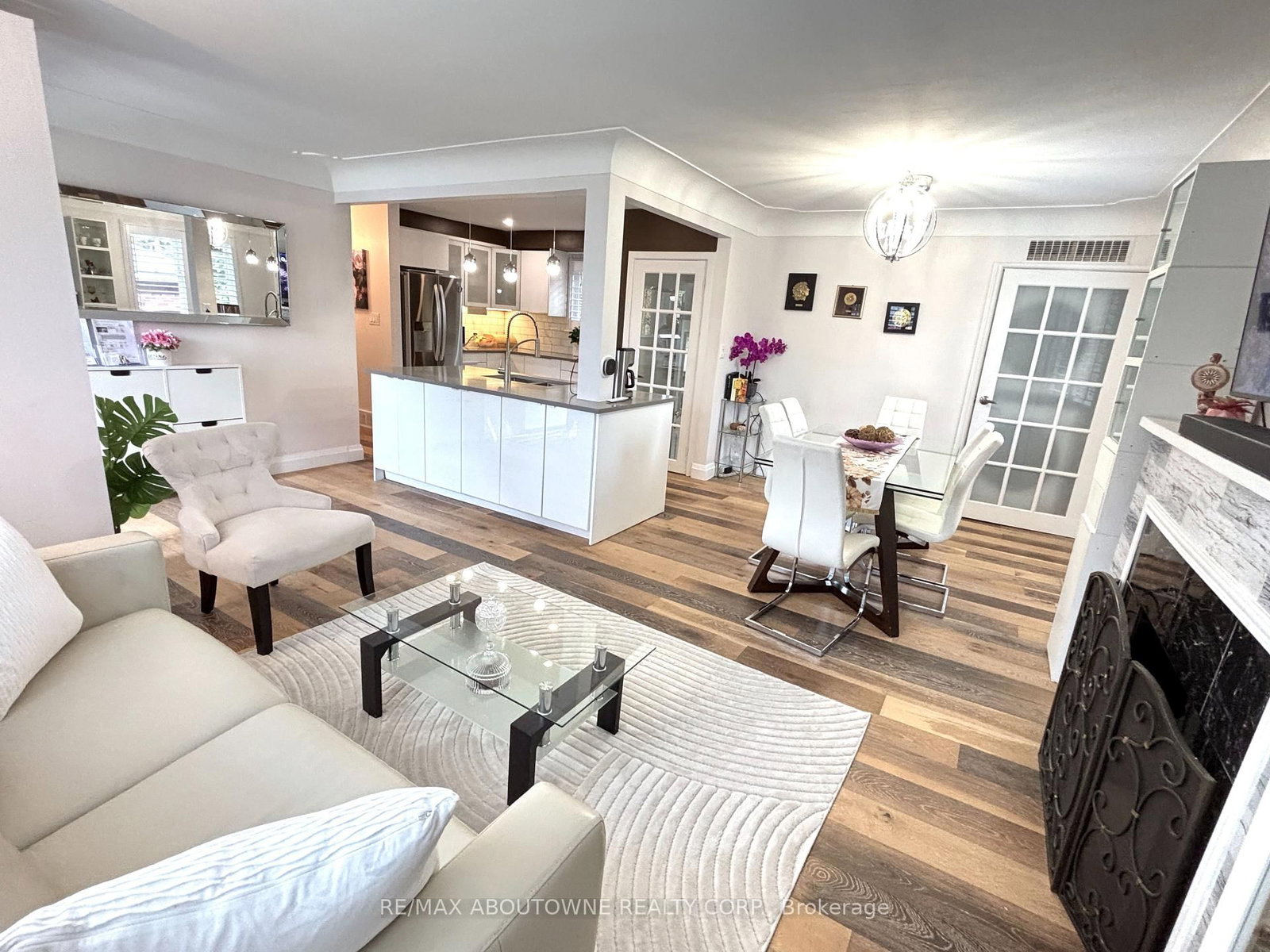 2105 Maplewood Drive • Burlington, ON photo 11
