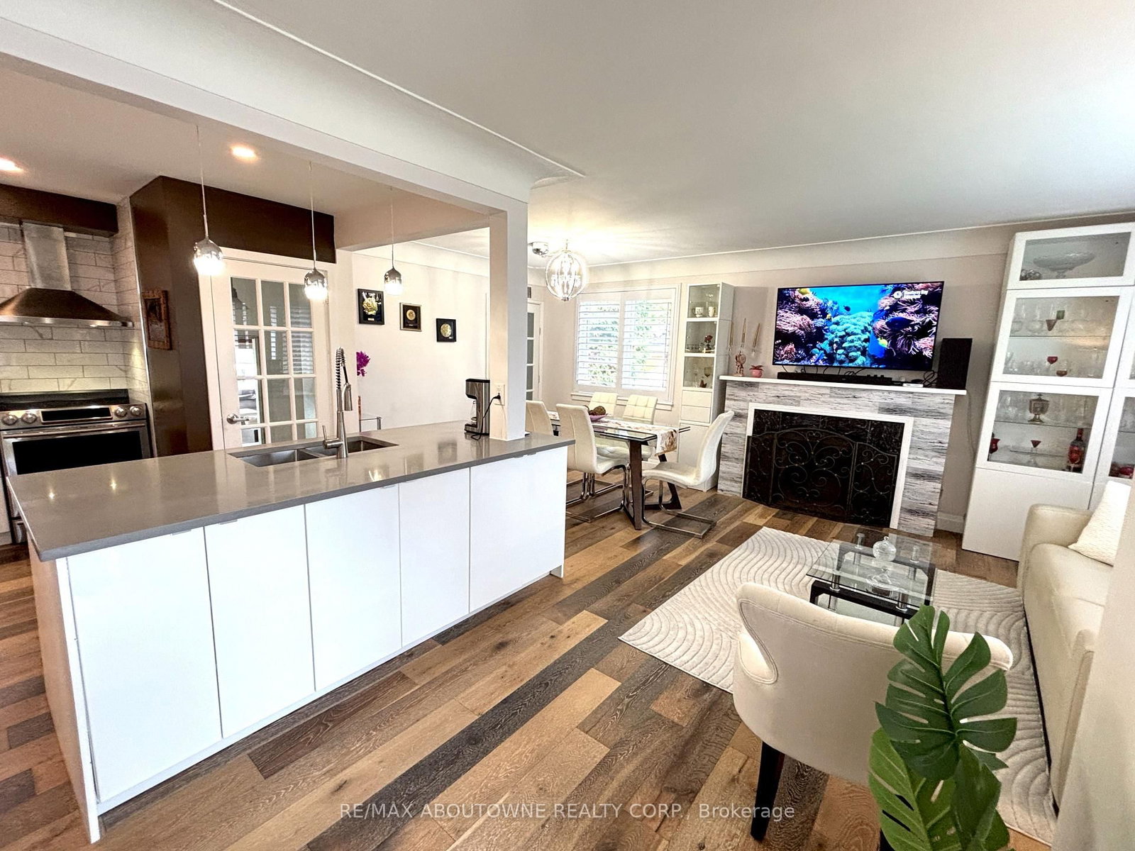 2105 Maplewood Drive • Burlington, ON photo 14