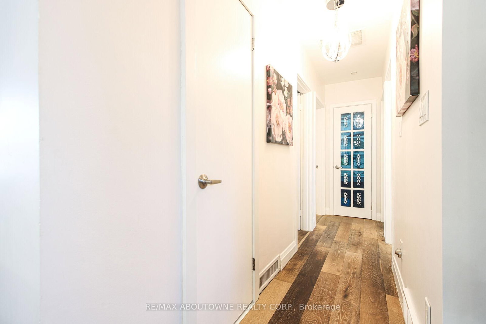 2105 Maplewood Drive • Burlington, ON photo 24