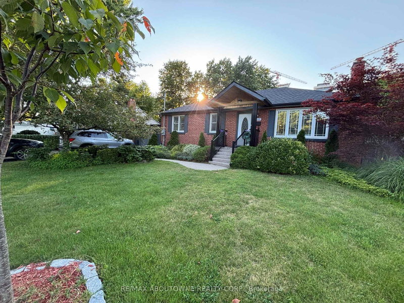 2105 Maplewood Drive