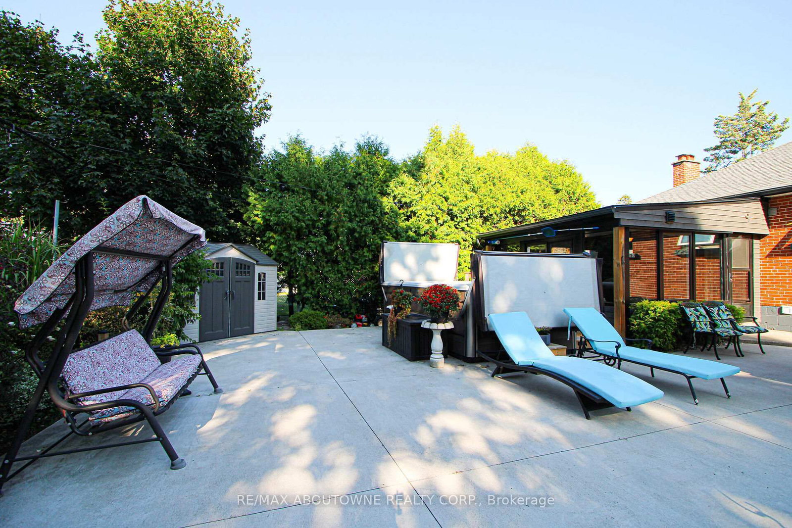2105 Maplewood Drive • Burlington, ON photo 39