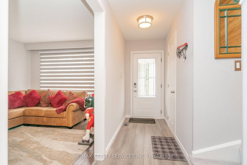 6 Lauderdale Brampton,ON L6V 2B7 — Photo 5