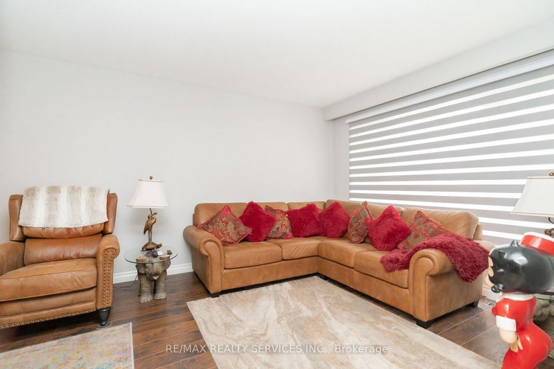 6 Lauderdale Brampton,ON L6V 2B7 — Photo 6