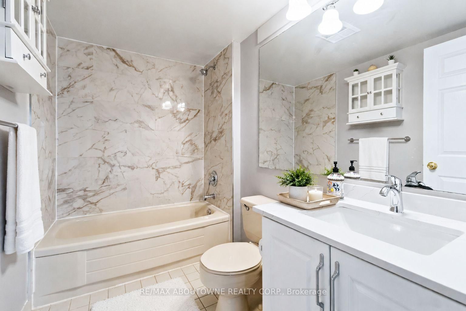 45 Kingsbridge Garden Circle • #901 • Mississauga, ON photo 17