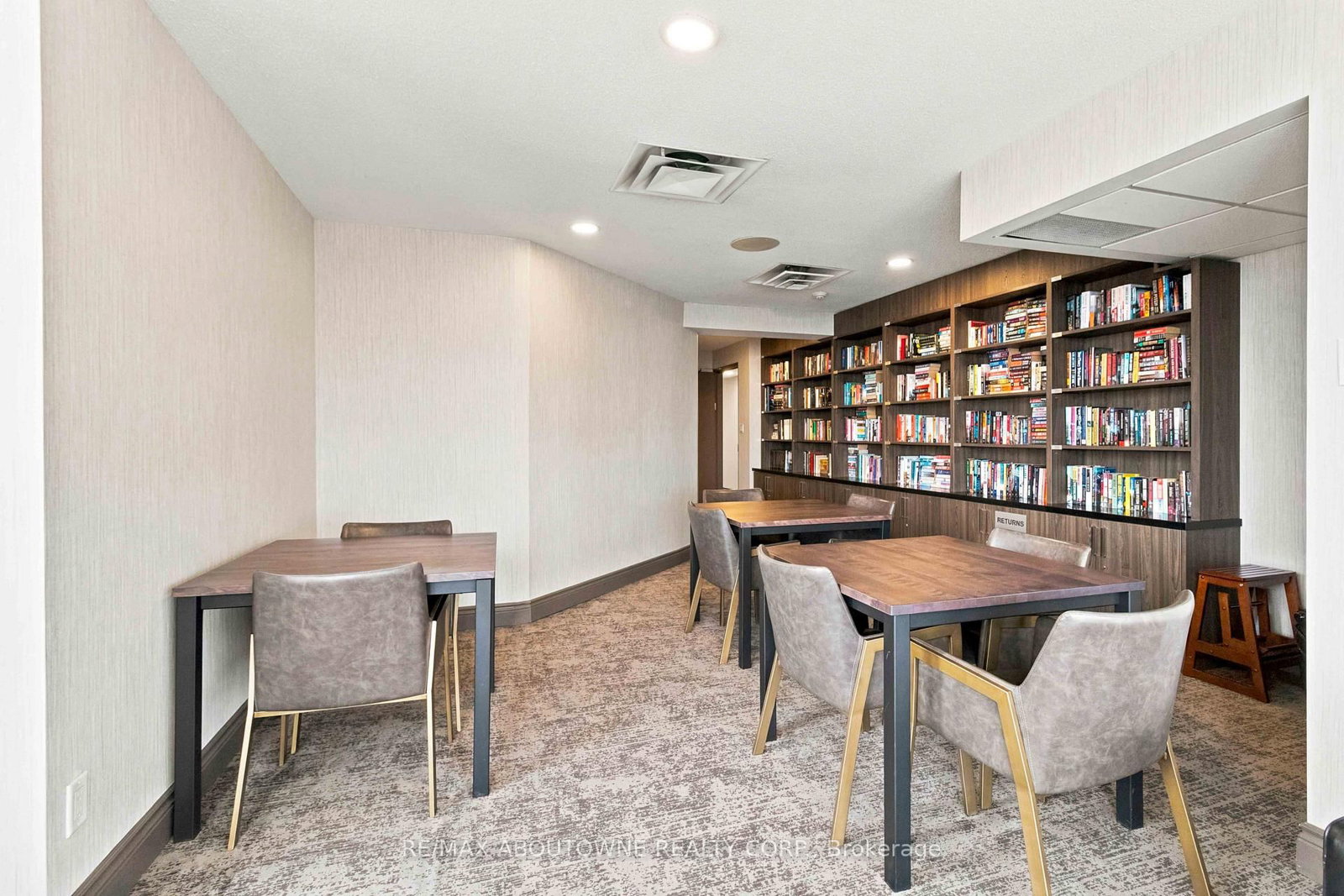 45 Kingsbridge Garden Circle • #901 • Mississauga, ON photo 25