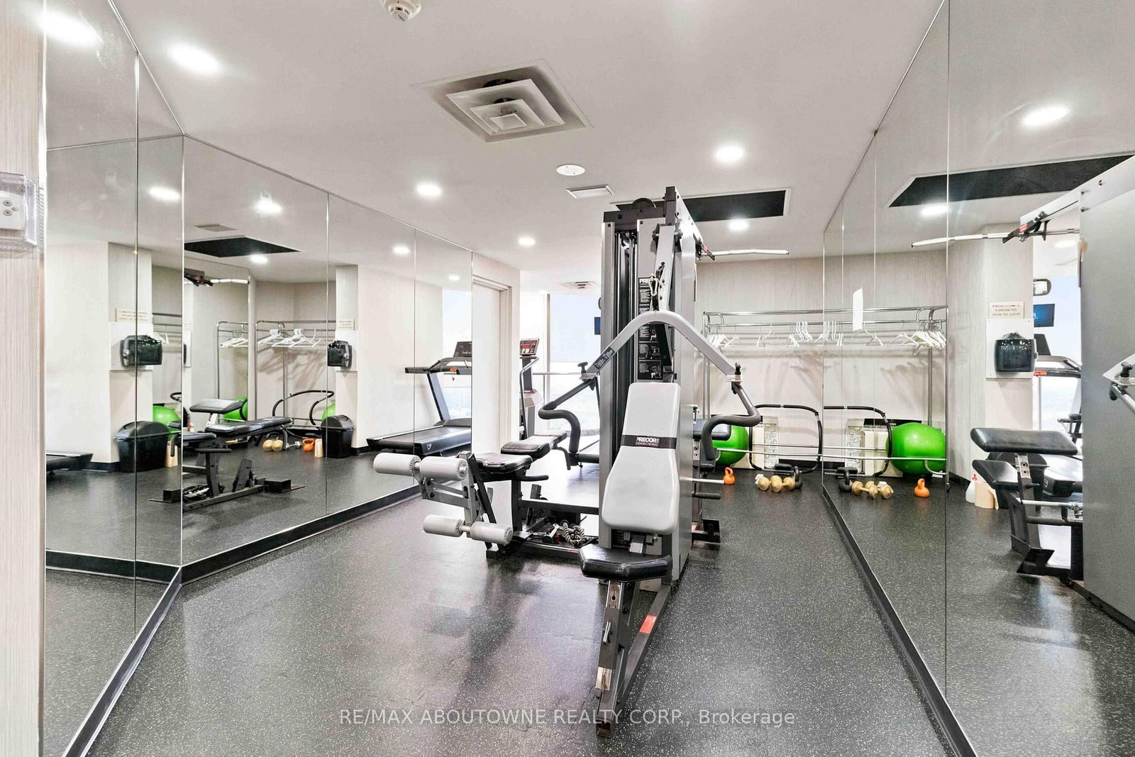 45 Kingsbridge Garden Circle • #901 • Mississauga, ON photo 27
