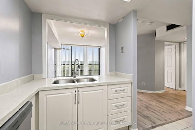 45 Kingsbridge Garden Circle • #901 • Mississauga, ON photo 9