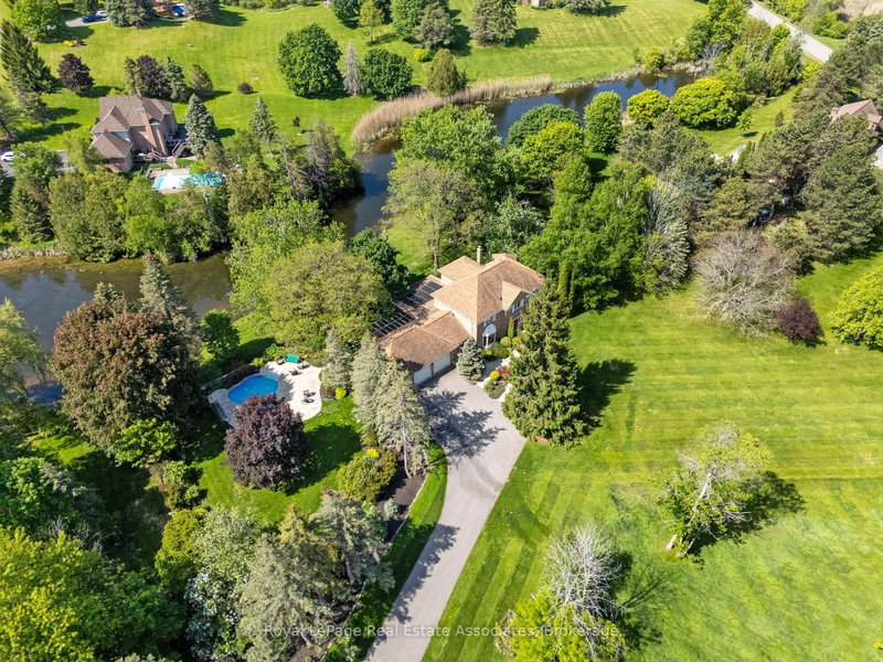 4 Wolf Crescent