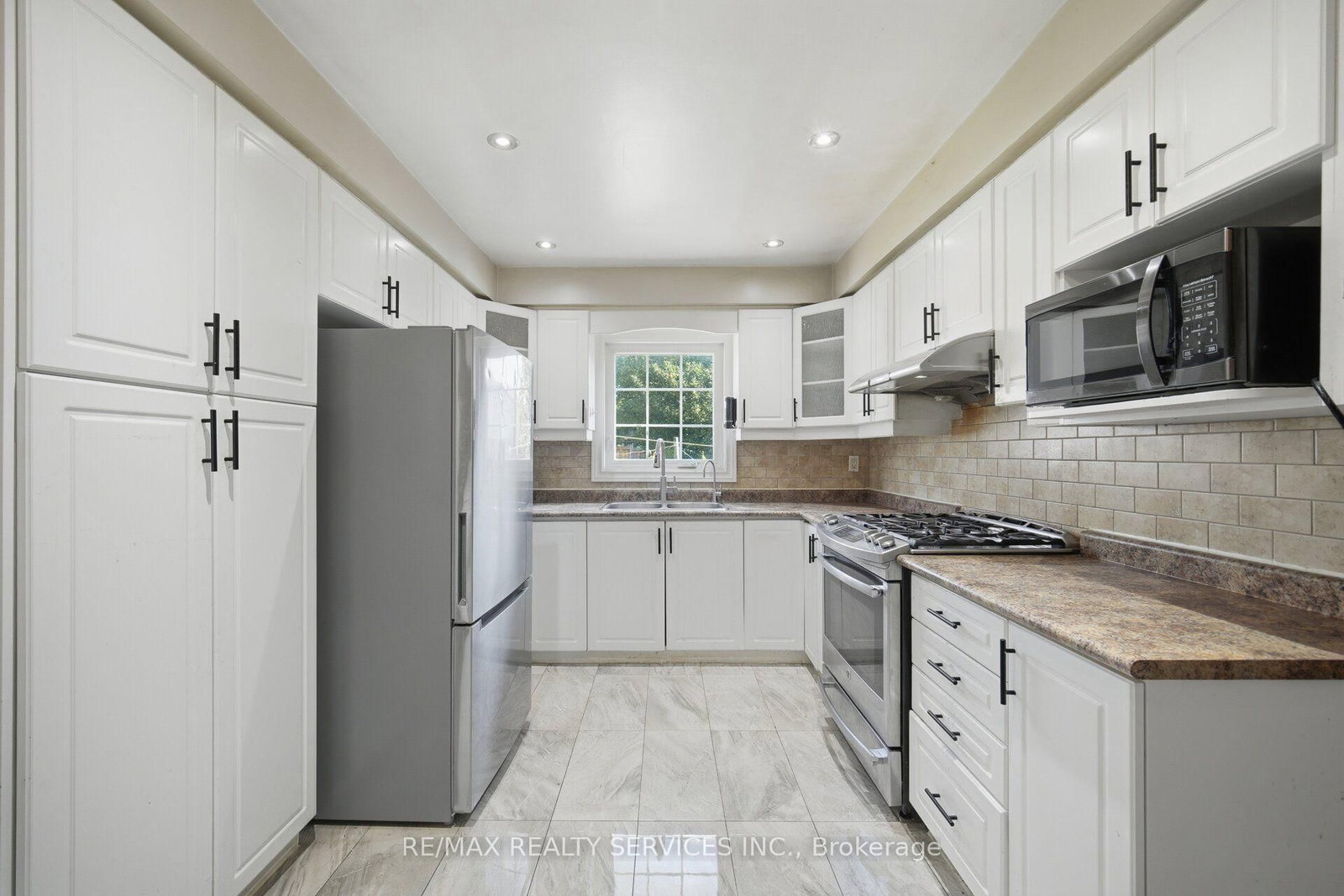 92 Tulip Drive • Brampton, ON photo 2