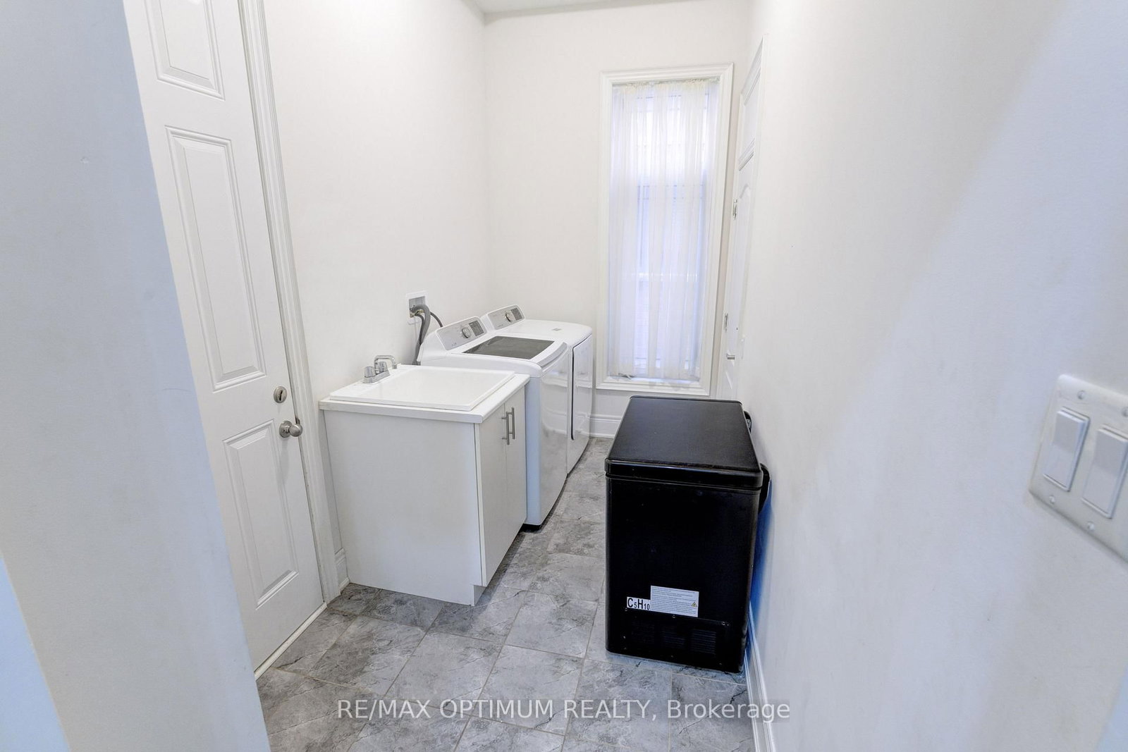 8 Lyle Way • Brampton, ON photo 16