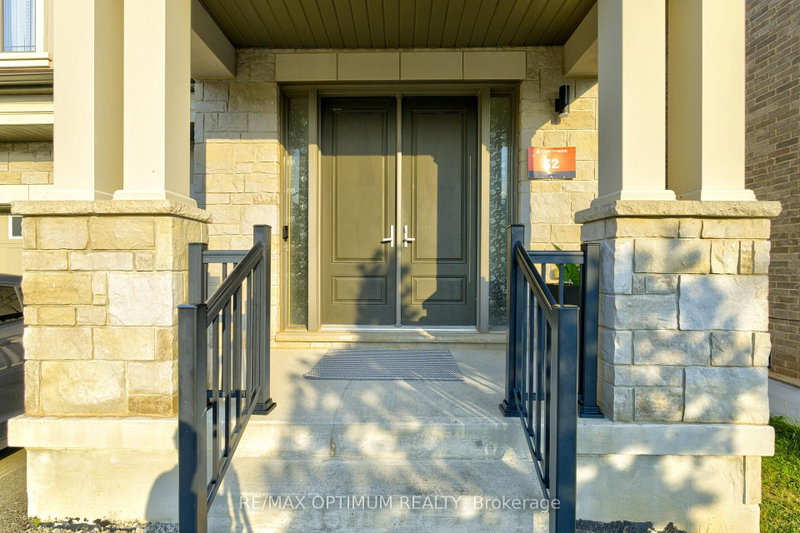 8 Lyle Way