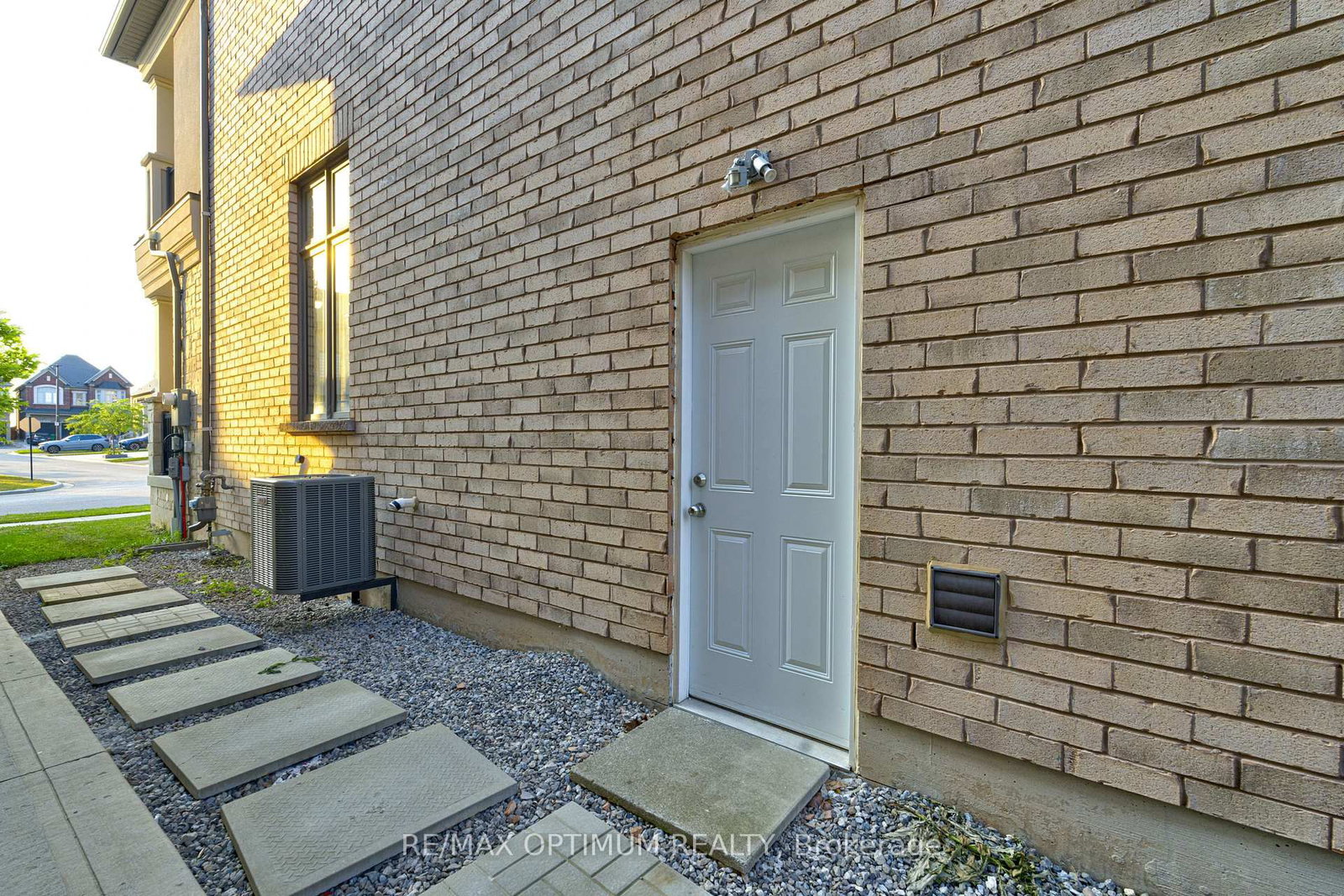 8 Lyle Way • Brampton, ON photo 39