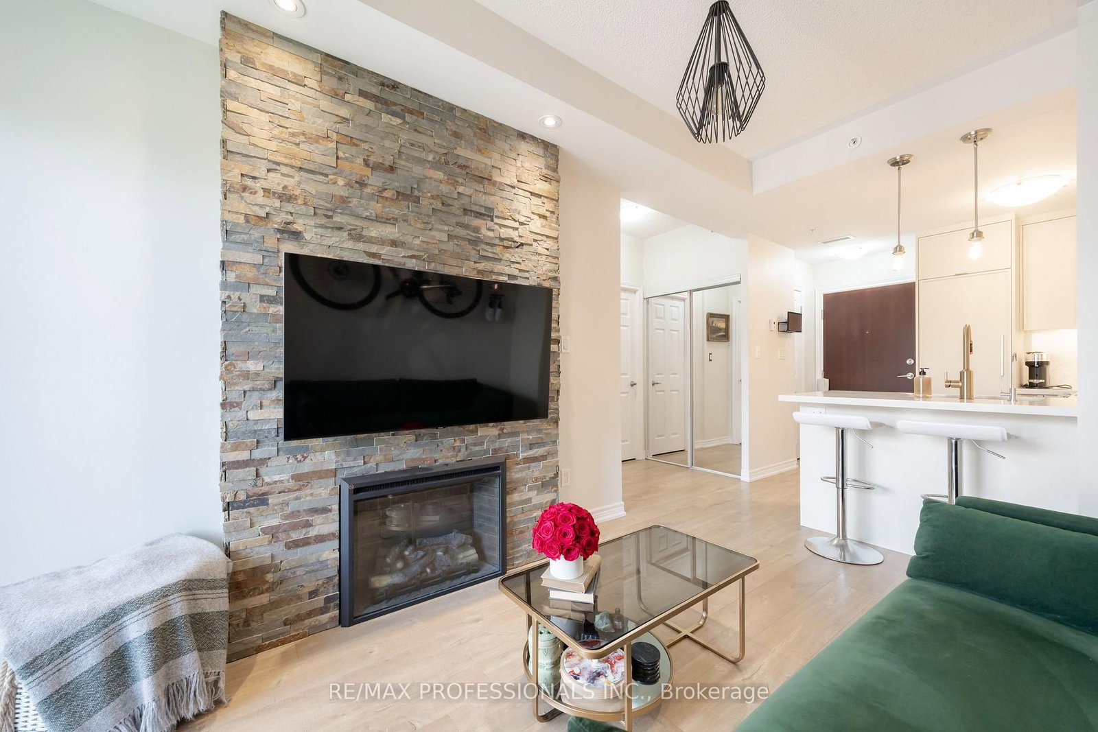 73 Washington Avenue • #405 • Oakville, ON photo 4
