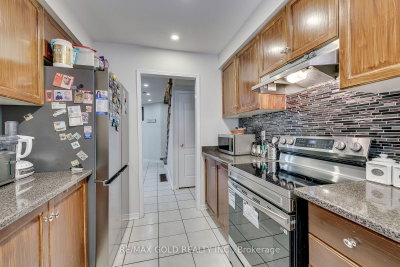 911 Golden Farmer Mississauga,ON L5W 1A8 — Photo 12
