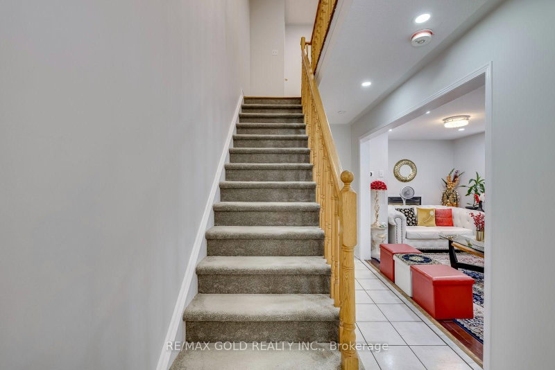 911 Golden Farmer Mississauga,ON L5W 1A8 — Photo 15
