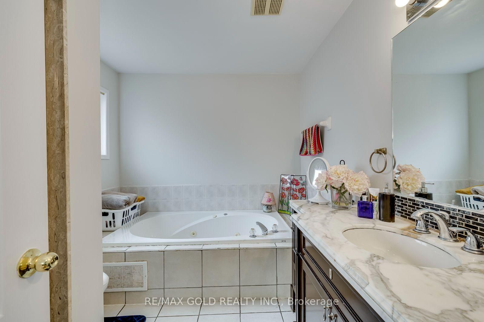 911 Golden Farmer Way • Mississauga, ON photo 18