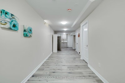 911 Golden Farmer Mississauga,ON L5W 1A8 — Photo 32