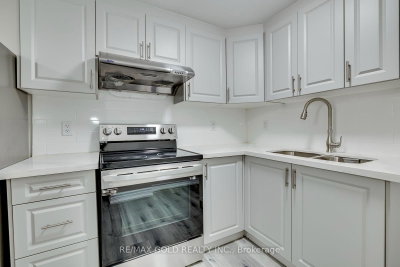 911 Golden Farmer Mississauga,ON L5W 1A8 — Photo 35