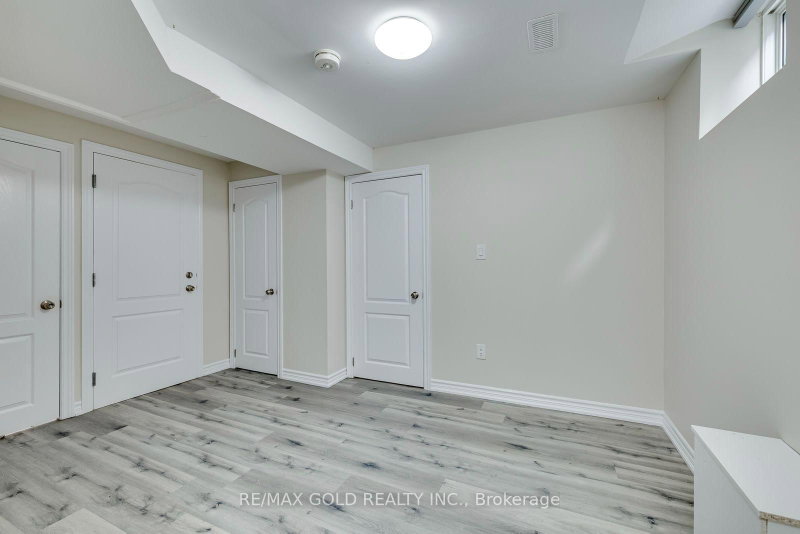 911 Golden Farmer Mississauga,ON L5W 1A8 — Photo 38