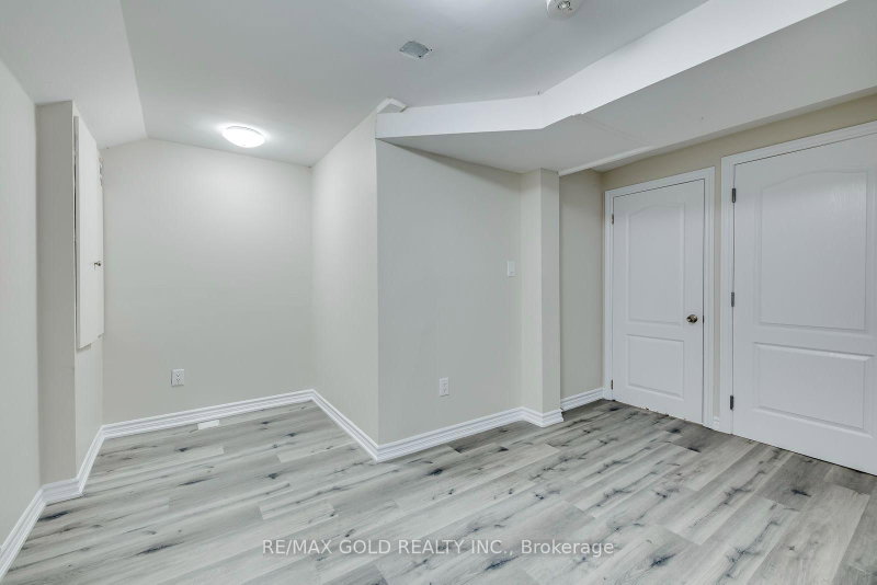 911 Golden Farmer Mississauga,ON L5W 1A8 — Photo 39