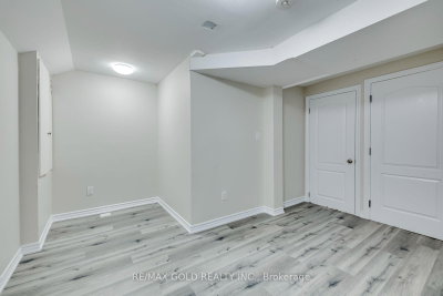 911 Golden Farmer Mississauga,ON L5W 1A8 — Photo 39