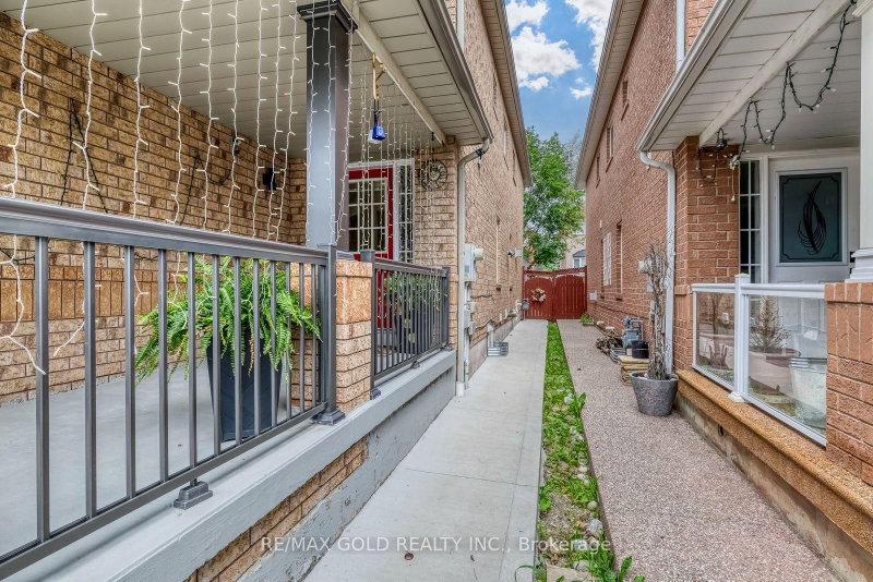911 Golden Farmer Mississauga,ON L5W 1A8 — Photo 49