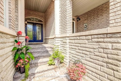 2307 Woodfield Road • Oakville, ON photo 2
