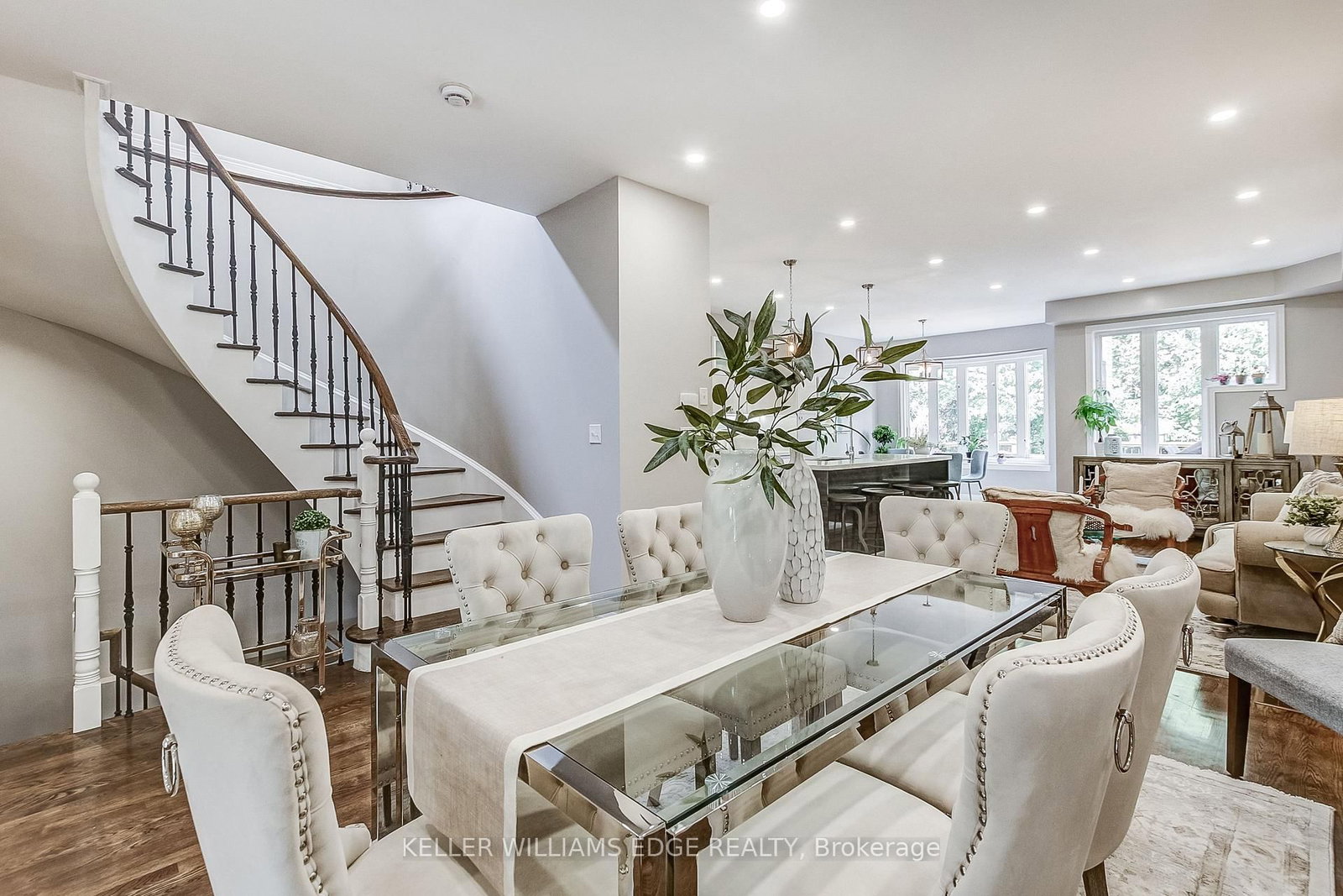2307 Woodfield Road • Oakville, ON photo 6