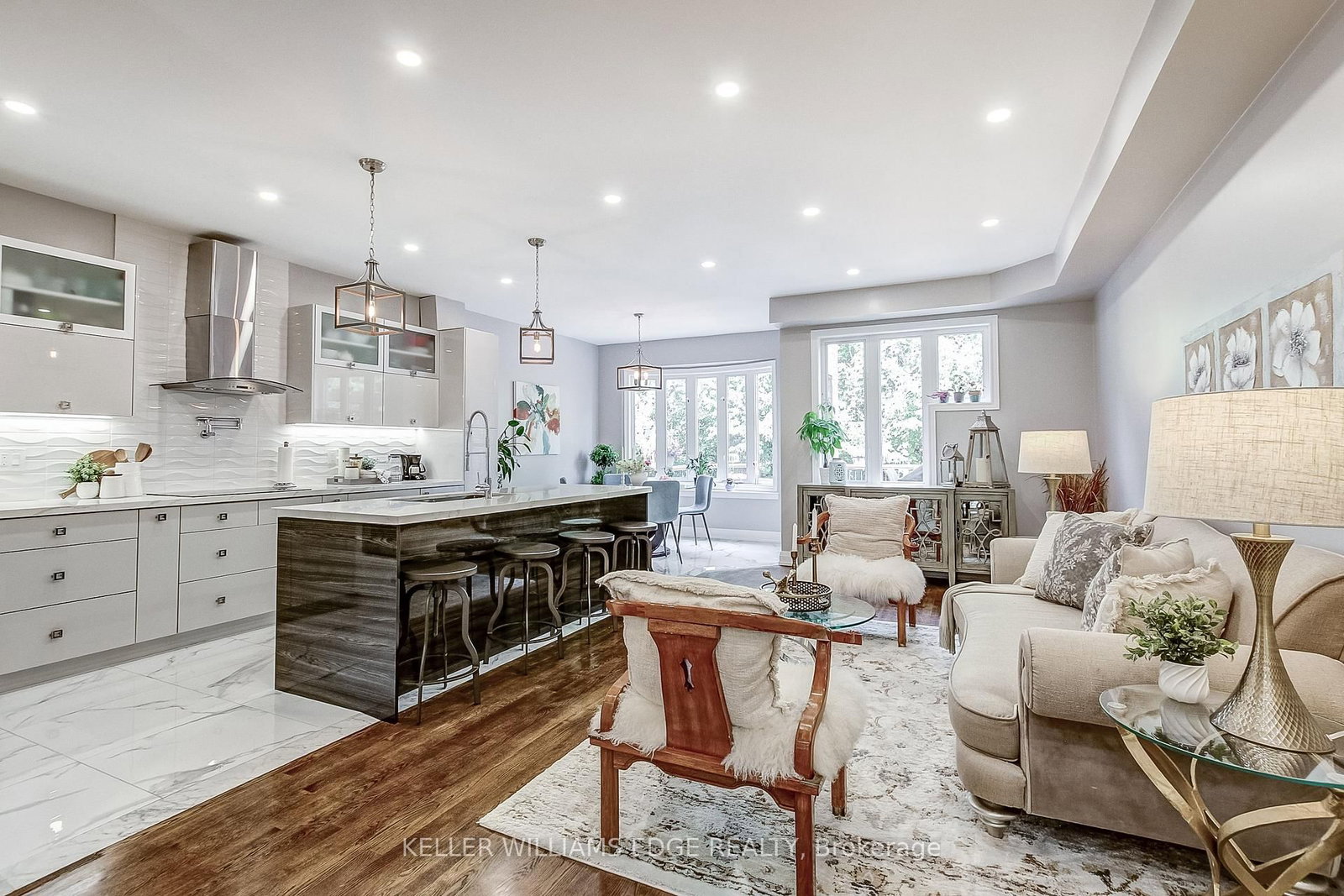 2307 Woodfield Road • Oakville, ON photo 9