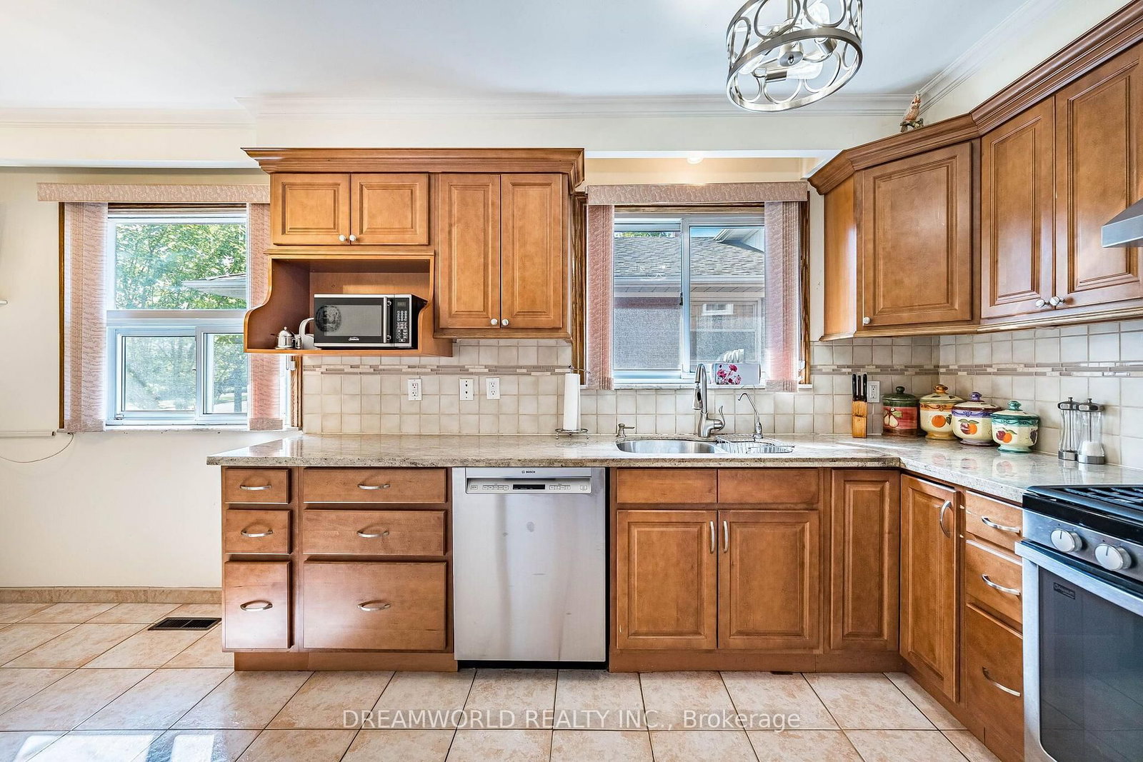 297 Derrydown Road • Toronto, ON photo 18