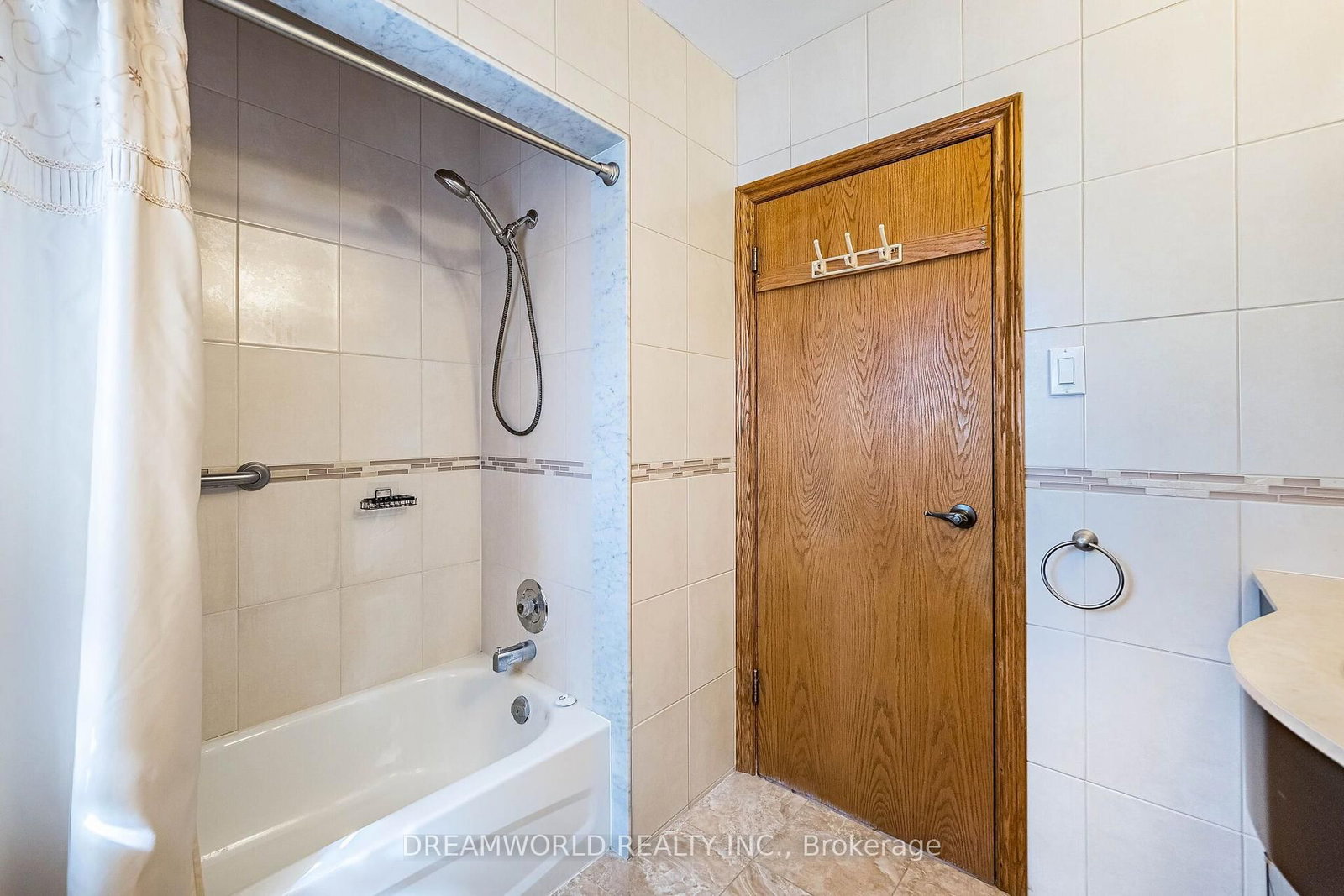 297 Derrydown Road • Toronto, ON photo 28