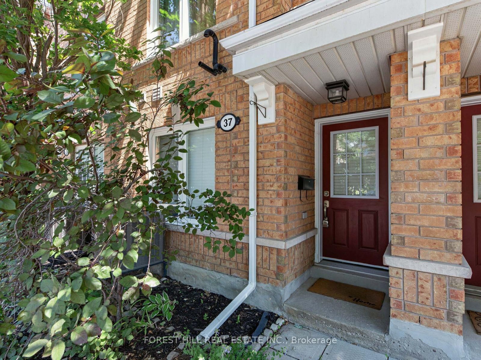 37 Birdstone Crescent • Toronto, ON photo 2