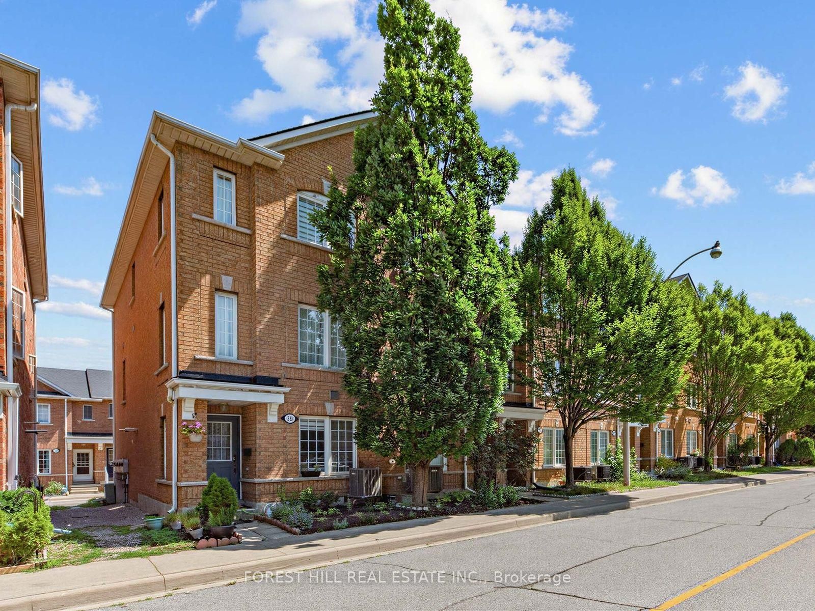 37 Birdstone Crescent • Toronto, ON photo 4