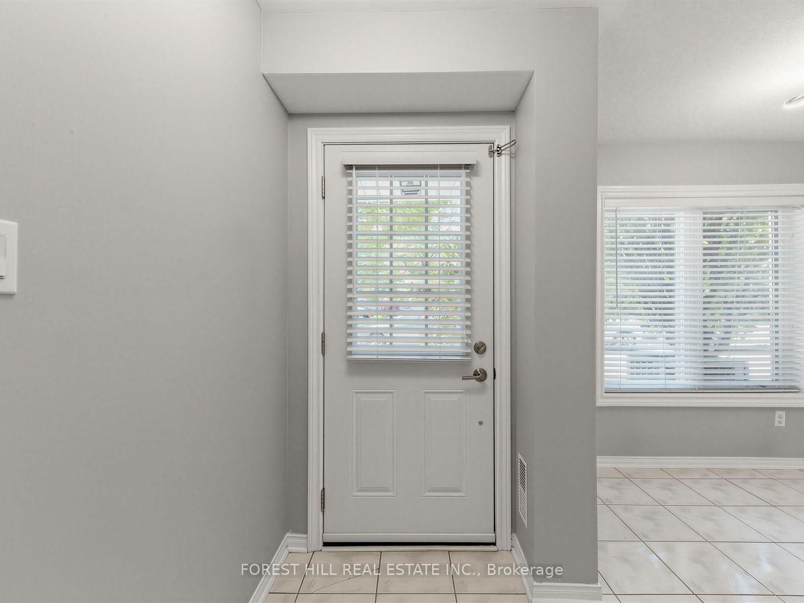37 Birdstone Crescent • Toronto, ON photo 5