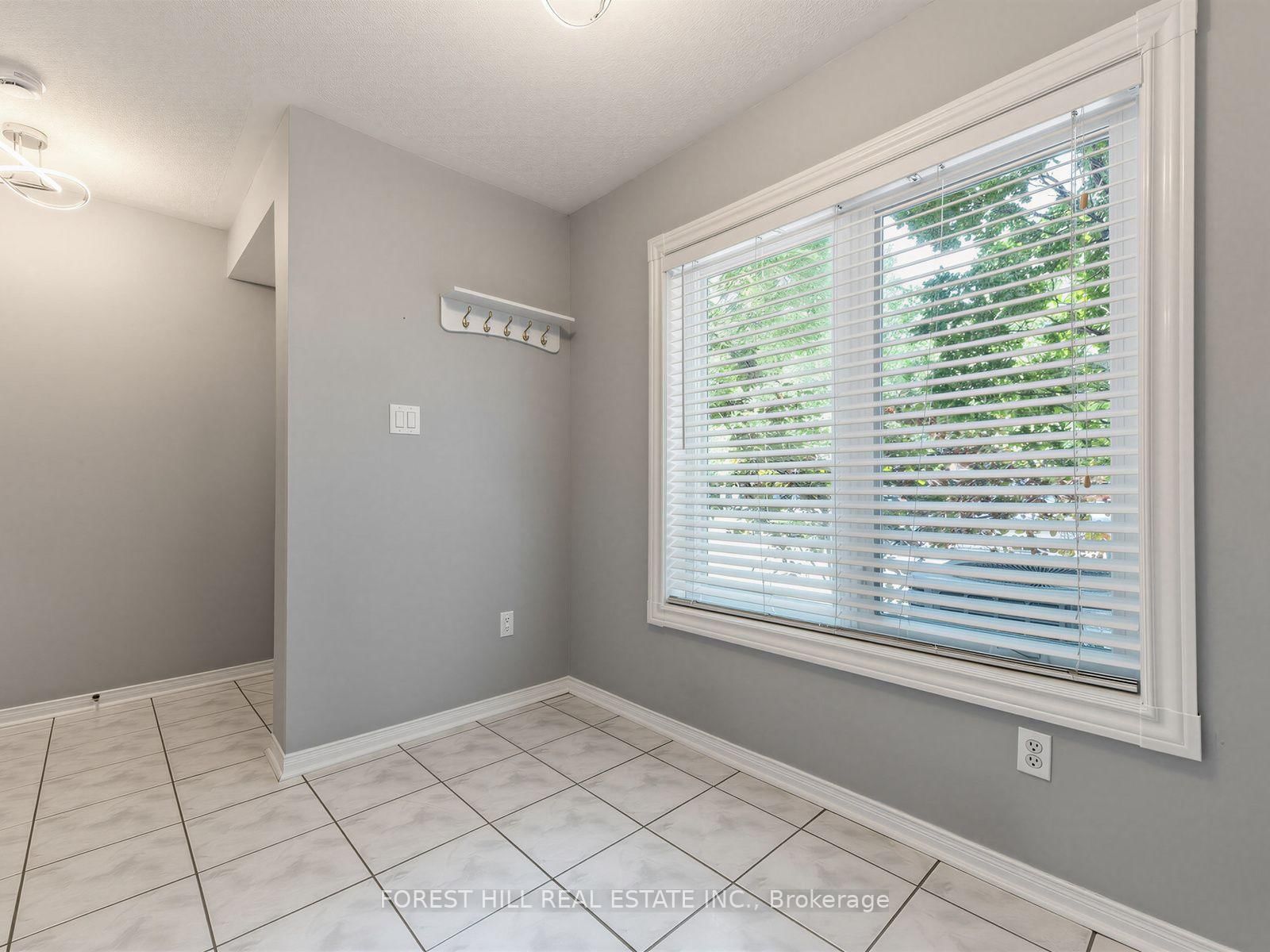 37 Birdstone Crescent • Toronto, ON photo 6