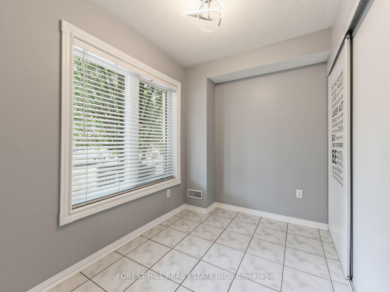 37 Birdstone Crescent • Toronto, ON photo 7