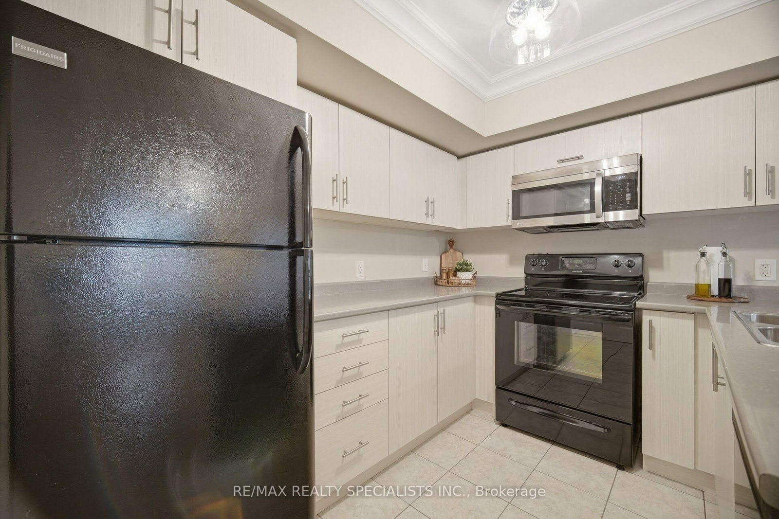 2441 Greenwich Drive • #66 • Oakville, ON photo 16