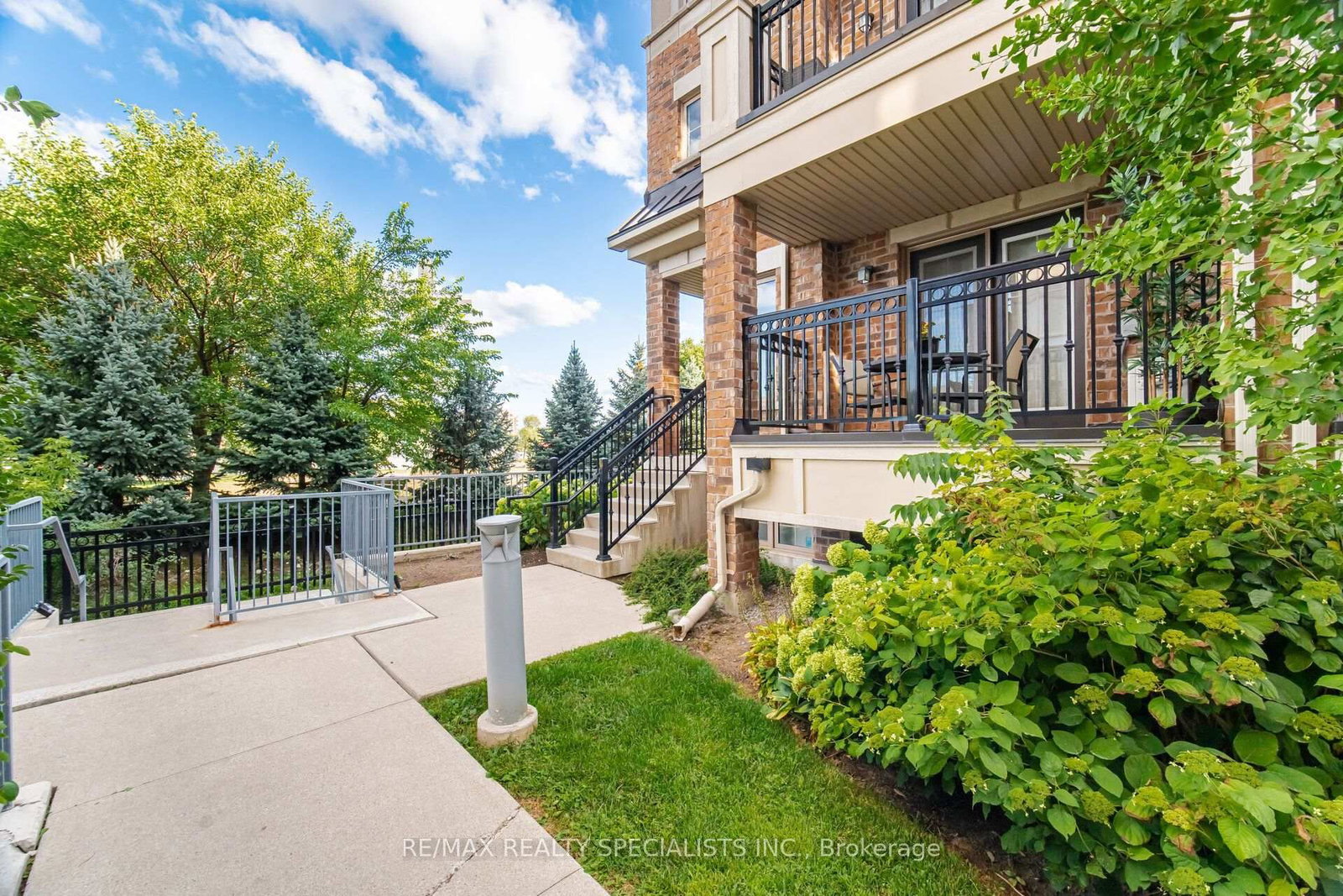 2441 Greenwich Drive • #66 • Oakville, ON photo 3