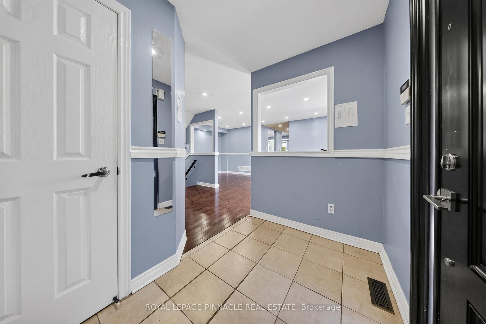 23 Prince Crescent • Brampton, ON photo 6