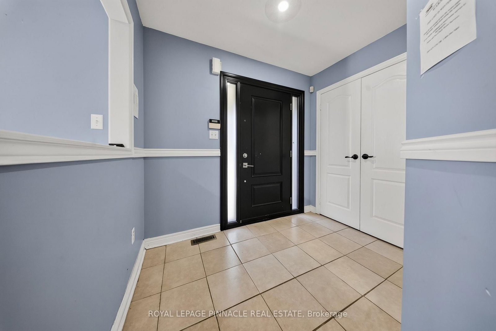 23 Prince Crescent • Brampton, ON photo 7